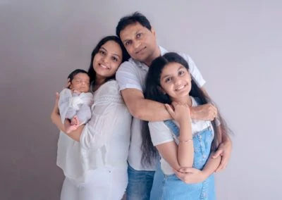 Family photoshoot with baby sibling photoshoot newborn baby photoshoot with parents family portrait photography 11