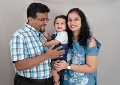 Family photoshoot with baby sibling photoshoot newborn baby photoshoot with parents family portrait photography 12