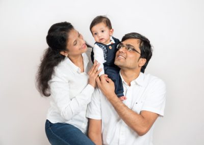 Family photoshoot with baby sibling photoshoot newborn baby photoshoot with parents family portrait photography 13