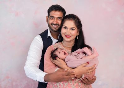 Family photoshoot with baby sibling photoshoot newborn baby photoshoot with parents family portrait photography 14