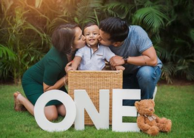 Family photoshoot with baby sibling photoshoot newborn baby photoshoot with parents family portrait photography 19