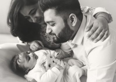 Family photoshoot with baby sibling photoshoot newborn baby photoshoot with parents family portrait photography 20