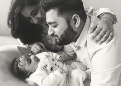 Family photoshoot with baby sibling photoshoot newborn baby photoshoot with parents family portrait photography 20