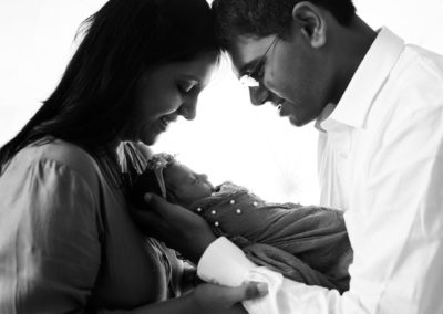 Family photoshoot with baby sibling photoshoot newborn baby photoshoot with parents family portrait photography 03