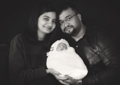 Family photoshoot with baby sibling photoshoot newborn baby photoshoot with parents family portrait photography 04
