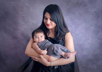 Family photoshoot with baby sibling photoshoot newborn baby photoshoot with parents family portrait photography 05