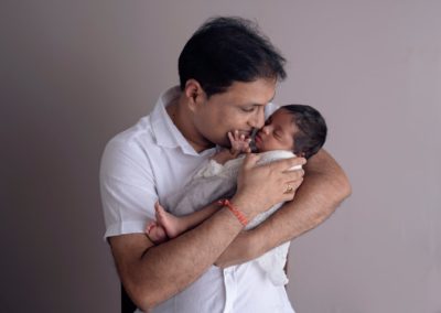 Family photoshoot with baby sibling photoshoot newborn baby photoshoot with parents family portrait photography 07