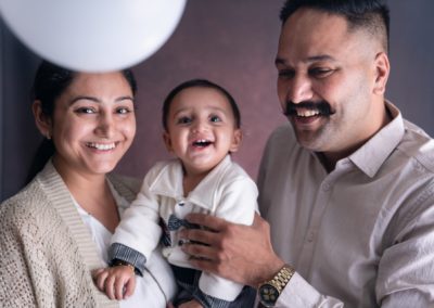 Family photoshoot with baby sibling photoshoot newborn baby photoshoot with parents family portrait photography 08