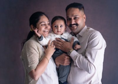 Family photoshoot with baby sibling photoshoot newborn baby photoshoot with parents family portrait photography 08