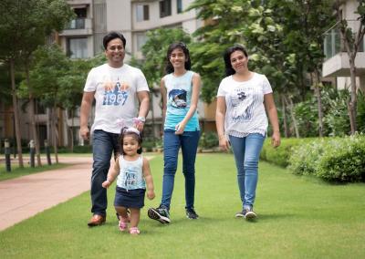 Family photoshoot with baby sibling photoshoot newborn baby photoshoot with parents family portrait photography 01