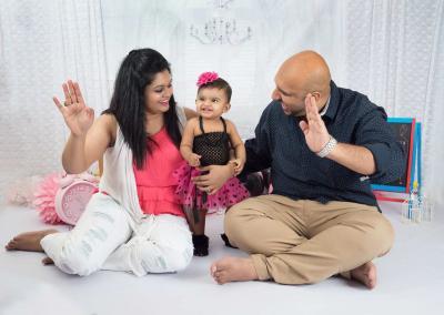 Family photoshoot with baby sibling photoshoot newborn baby photoshoot with parents family portrait photography 01