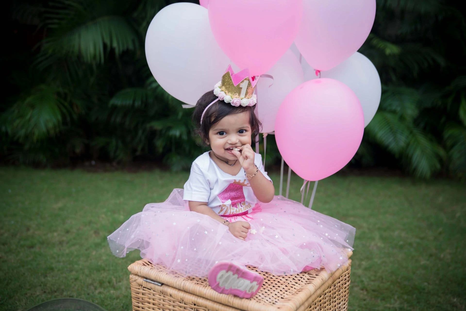 Cute baby photos with a smile outdoor baby photoshoot baby boy photoshoot baby girl photoshoot baby shoot